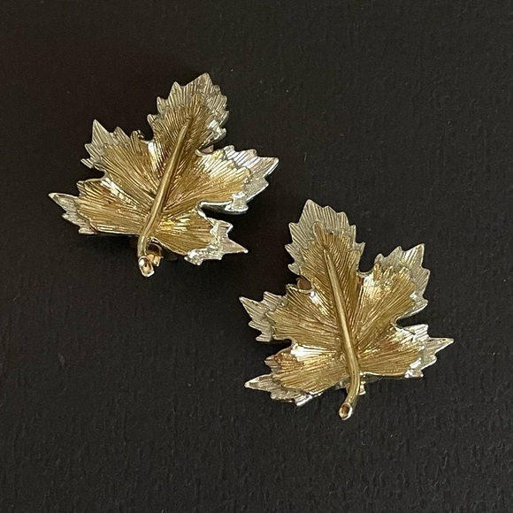 Vintage Sarah Coventry Silver and Goldtone Leaf Earrings Clip On - Picture 1 of 6
